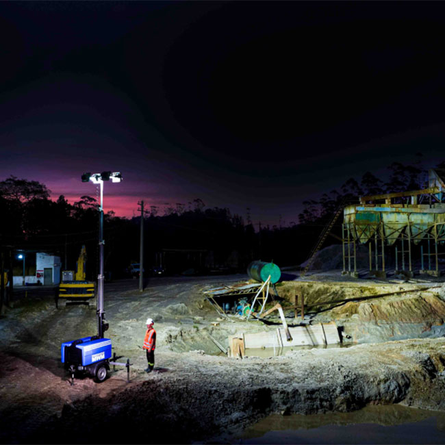 Photovoltaic lighting tower